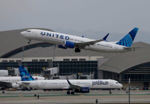 Read more about the article United rules out ‘idiotic’ JetBlue merger speculation after American talk fizzles