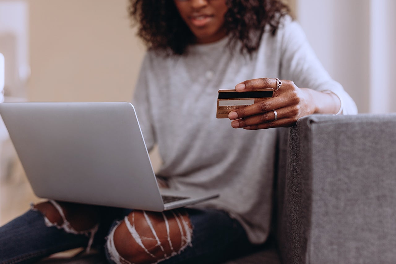 You are currently viewing How to refer friends to American Express cards and earn bonus points