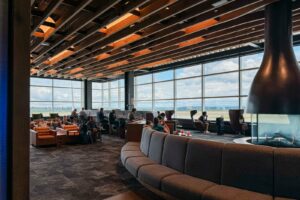Read more about the article Which US airlines offer the best lounge access policies for travelers?