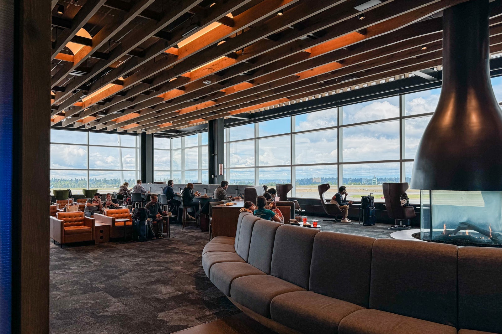 You are currently viewing Which US airlines offer the best lounge access policies for travelers?