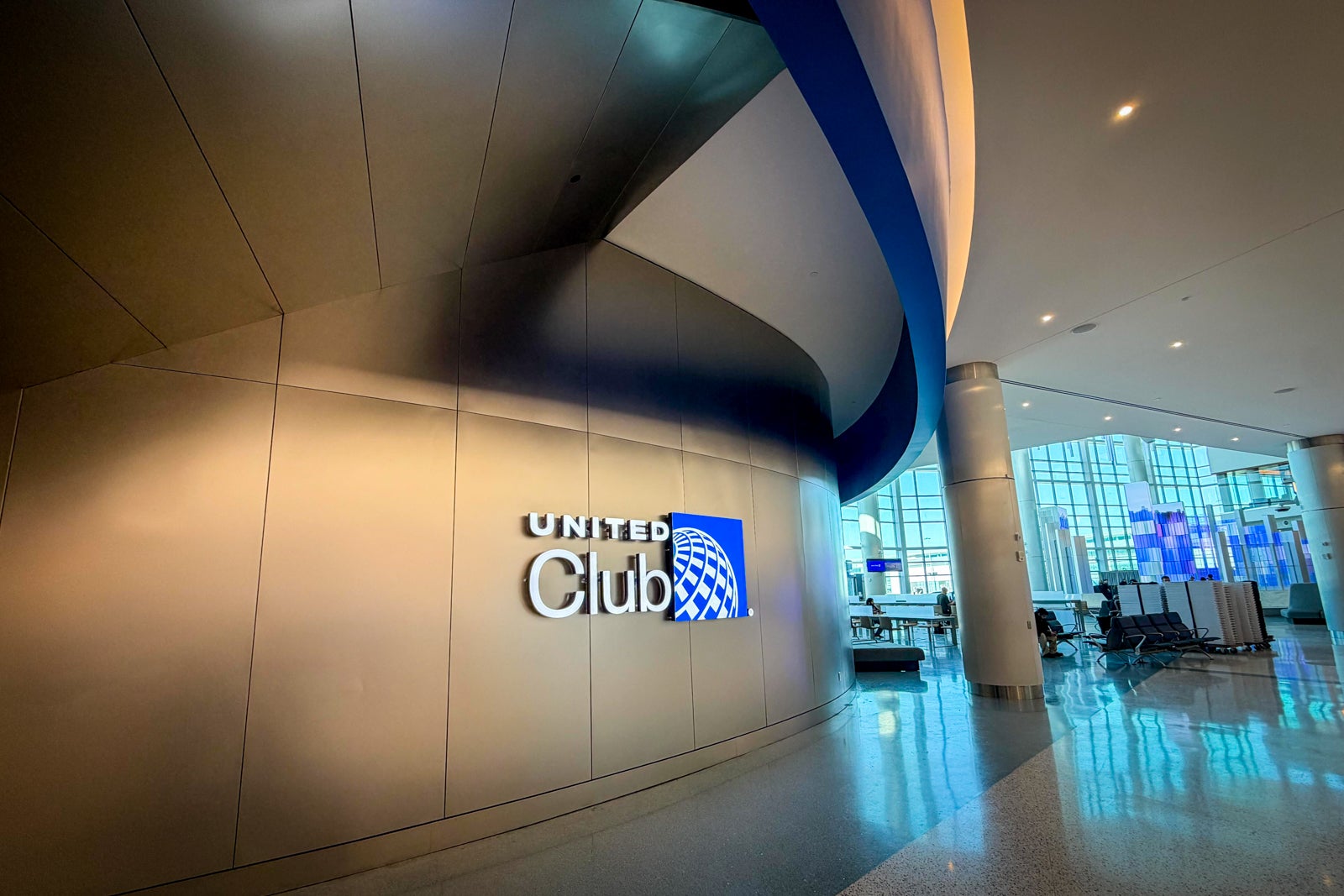 You are currently viewing Inside the largest airline lounge in America: United’s massive new Houston club