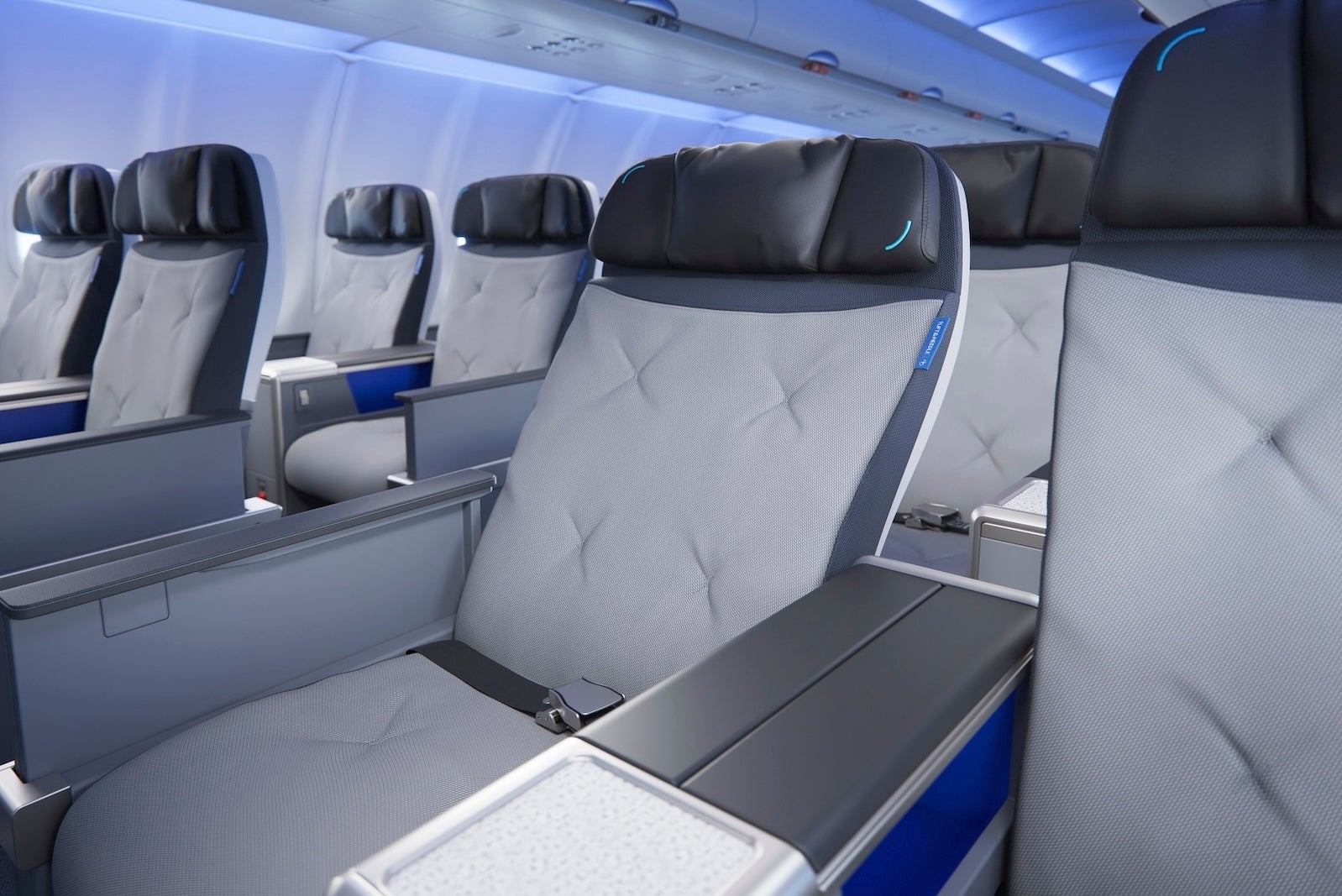 You are currently viewing JetBlue announces first-class upgrades, new elite benefits for 2027